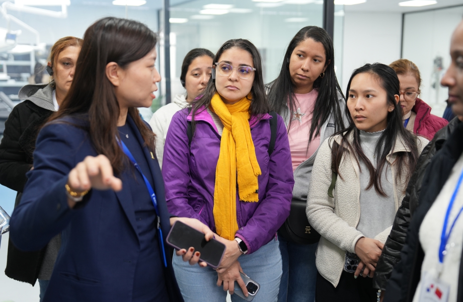 David_زيارة خبراء دوليون من مستشفى هونان للأطفال إلى شركة ديفيد ميديكال لمناقشة سبل التعاون المشترك!